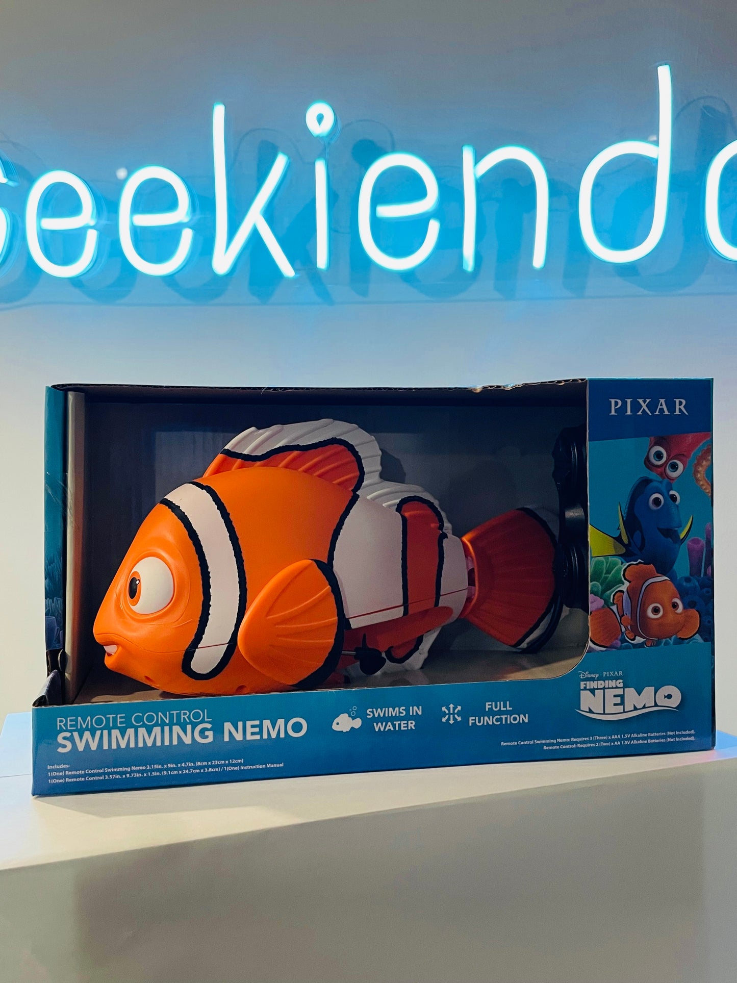 .Geekienda - figura de nemo buscando a nemo a control remoto -Disney Pixar programas infantiles